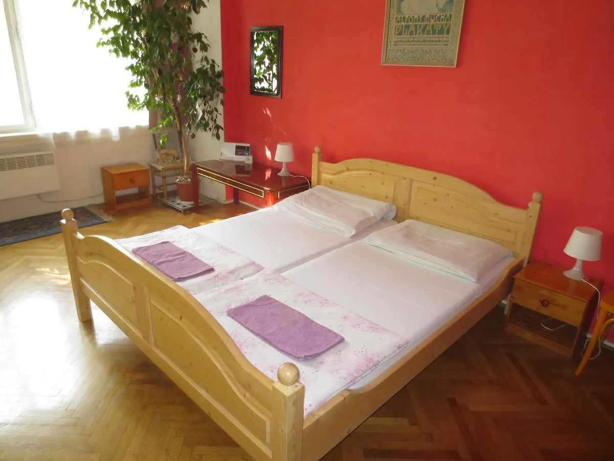 Florenc 41 Albergue Praga 0*,